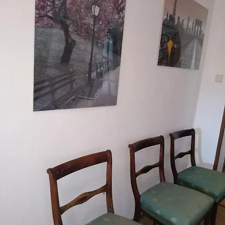 Bart House Homestay *