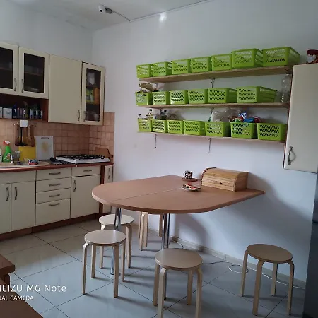 Bart House 호텔 *